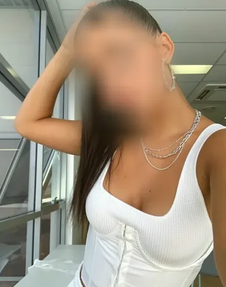 Elif, 20