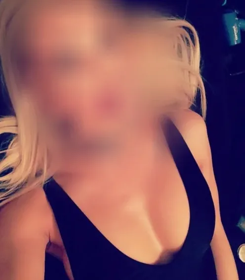 Emilie, 36
