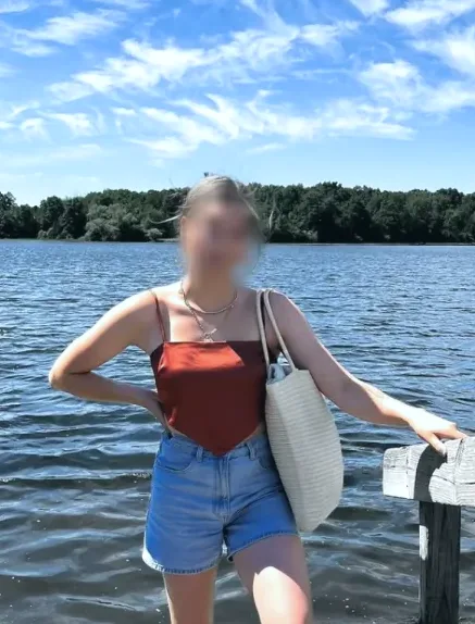 Nicoline, 24