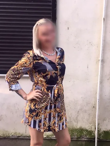 Rosa, 34